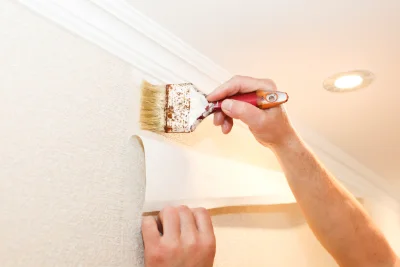 Pose de papier peint à Bessais-le-Fromental — revêtements muraux et toiles de verre